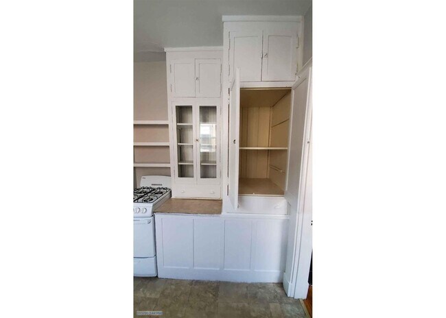 Building Photo - 3027 Clifton Ave