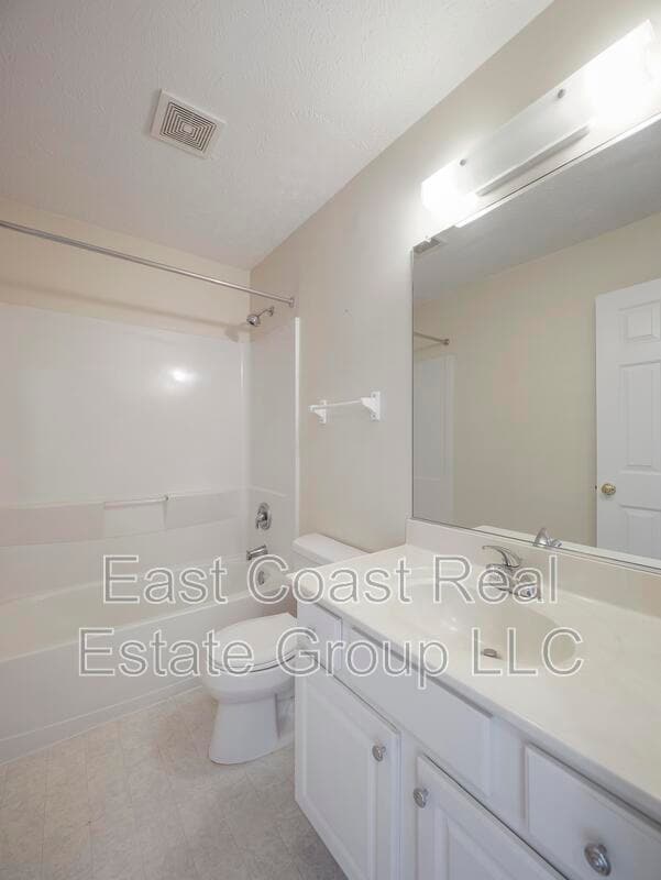 Building Photo - 4910 Edgeware Terrace