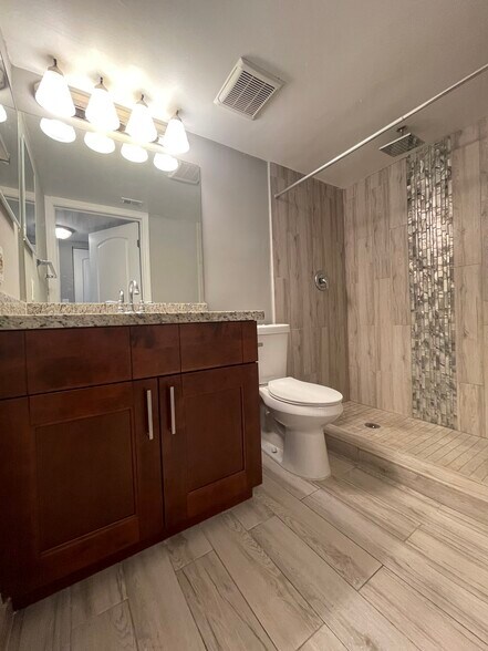 Building Photo - 5200 NW 31st Ave