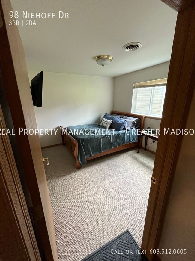 Building Photo - 98 Niehoff Dr