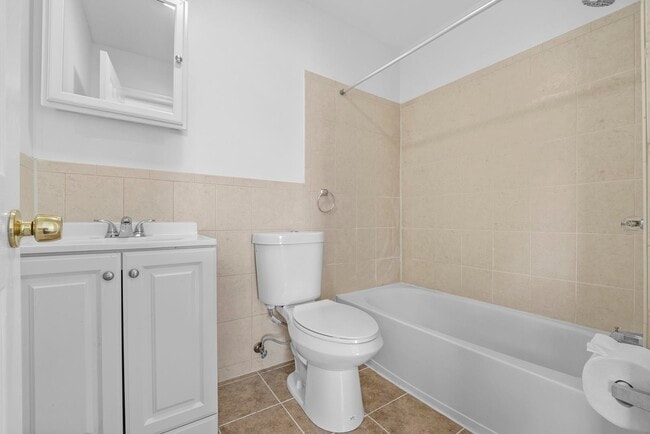 Building Photo - 282 St Pauls Ave