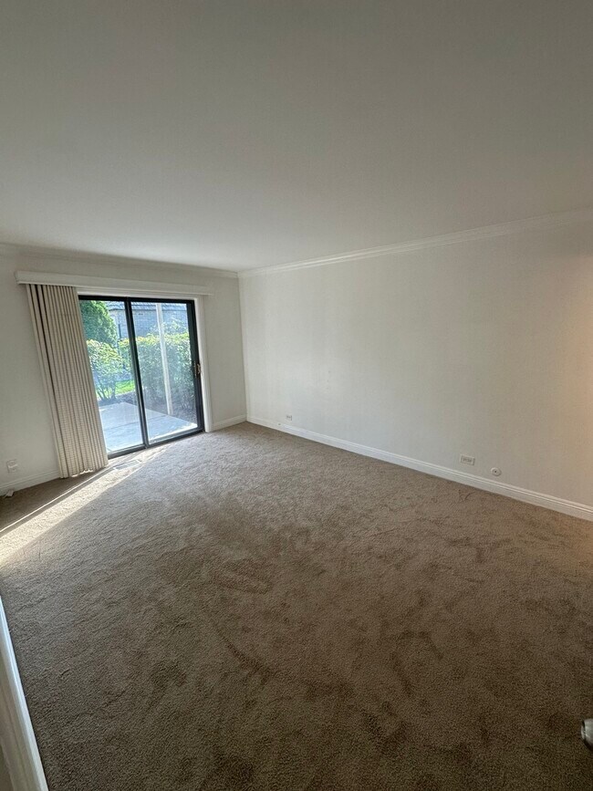 Building Photo - 1721 Northfield Square