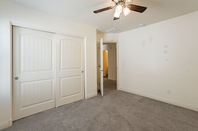 Building Photo - Verrado Living - 4 Bedrooms & 3 Baths!
