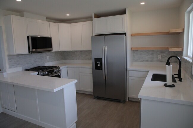 Kitchen Entry - 1823 N 6th St