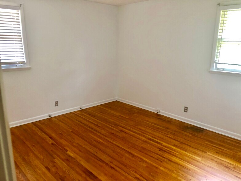 Building Photo - 4807 Jeffery Dr