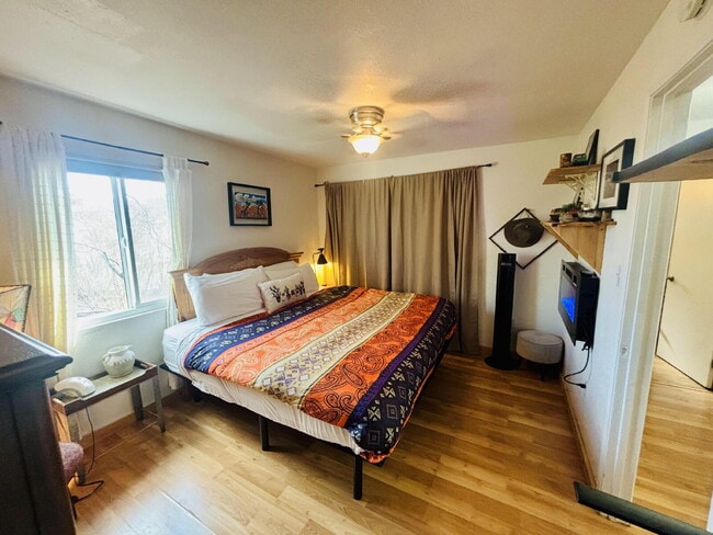 Building Photo - Joshua Tree Cabin in Peaceful, Wide Open Space!