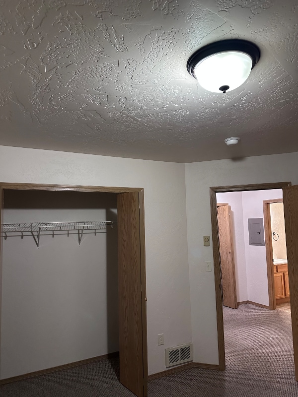 Building Photo - 37 Appleway Dr