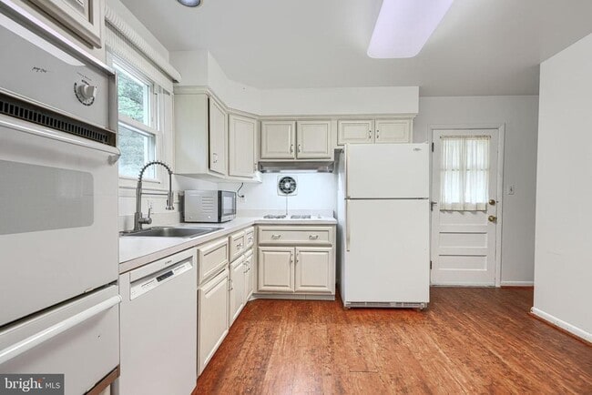Building Photo - 112 Springside Dr