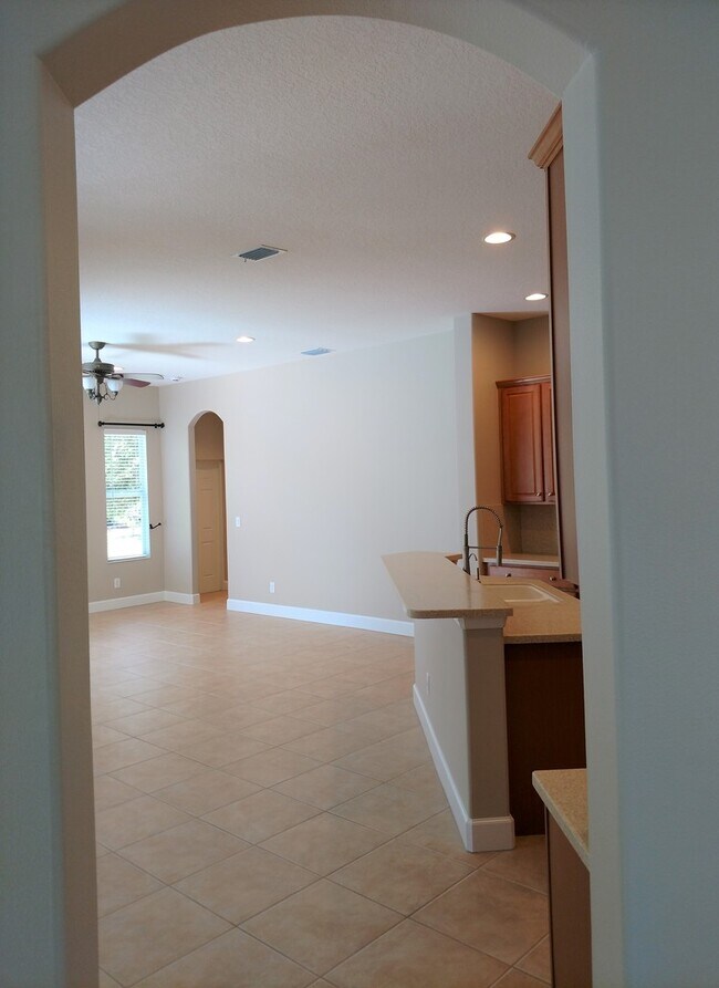 Building Photo - Annual Rental: Luxurious 4 Bedroom 3 bath POOL home in Woodlands of Rivendell! Just Blocks form P...