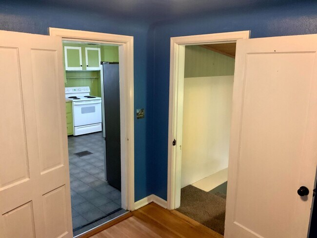 Building Photo - 4 Bedroom, 1.5 Bath House