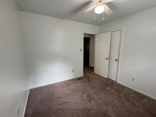 Building Photo - Move in Ready!