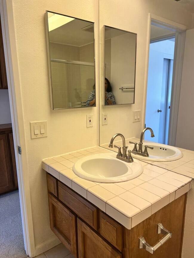 Building Photo - Spacious 2 Bedroom 2-1/2 Bathroom Townhome with 2-car garage in La Jolla near UCSD