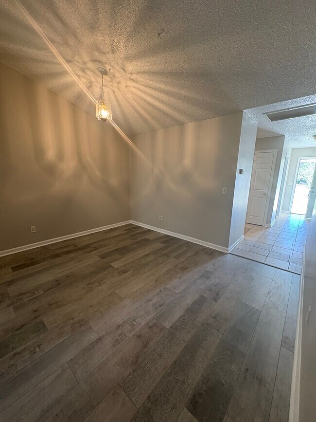 Building Photo - 109 Drew Cir