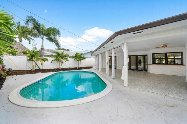 Building Photo - 1200 SW 8th St