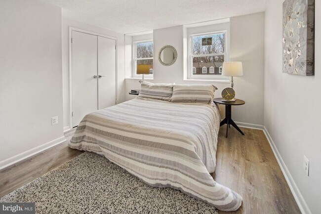 Bedroom 1, Pic 2 - 1792 Dutch Village Dr