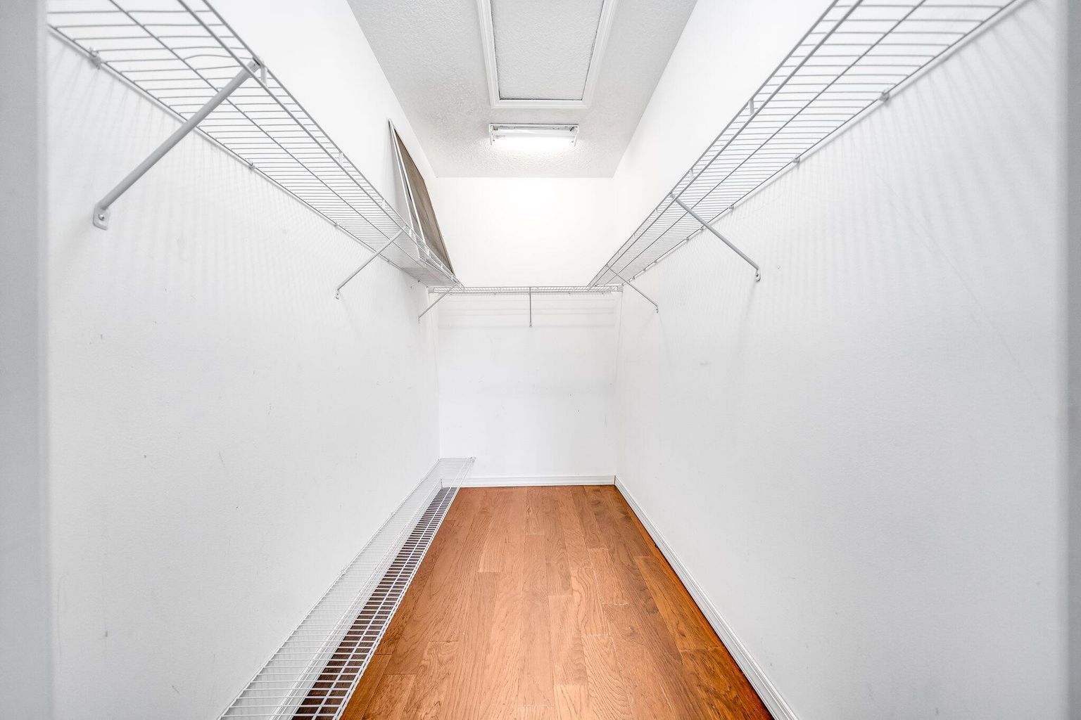 Building Photo - 4543 Tara Cove Way