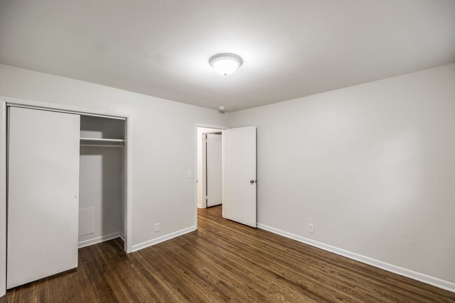 Building Photo - 418 Foothill Dr