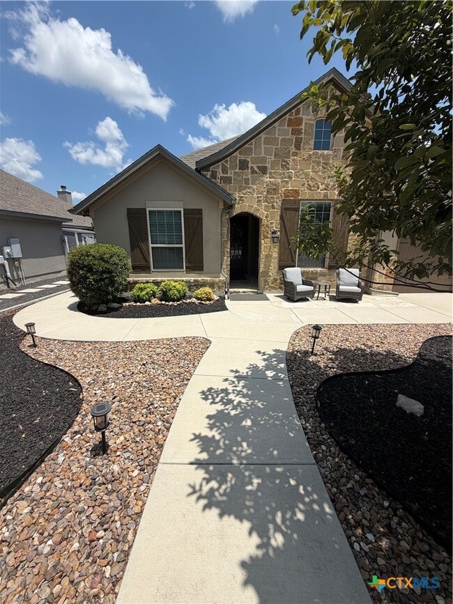 Building Photo - 1404 Pioneer Dr