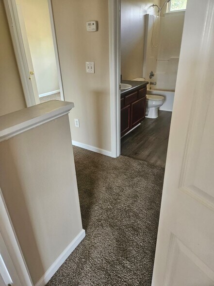 Building Photo - 500 Jaclyn Cir