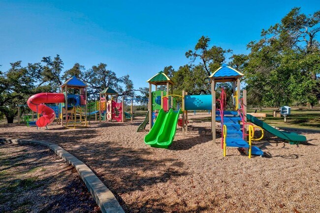 Building Photo - 9281 Scenic Bluff Dr
