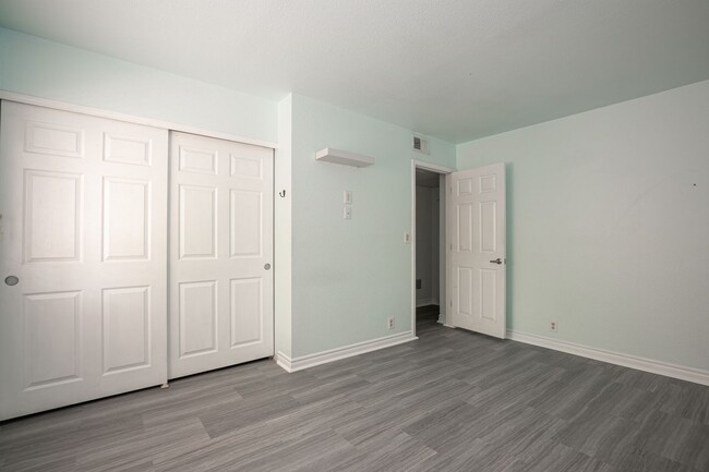 Building Photo - BEAUTIFUL SINGLE BED & BATH APARTMENT LOCA...