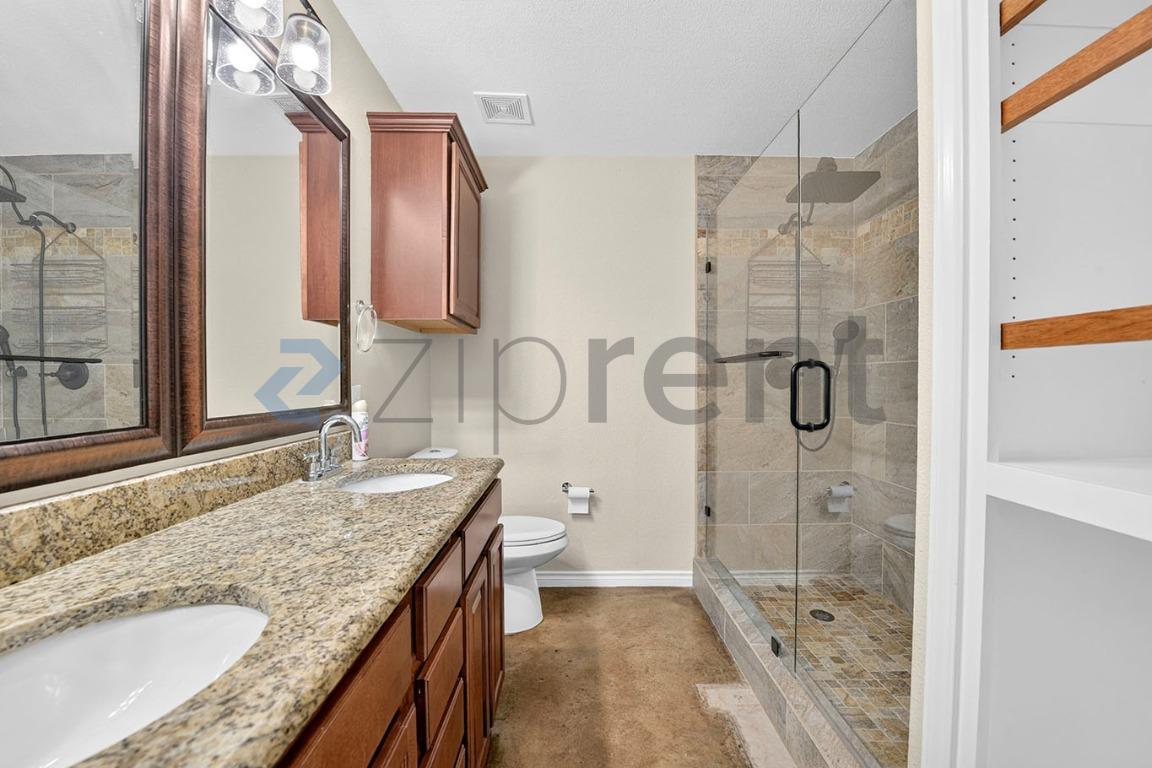 Building Photo - Unit