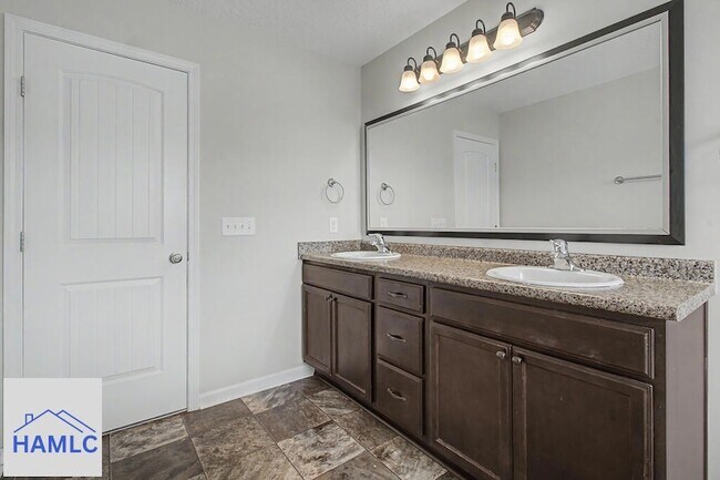 Building Photo - 16 Cassels Ct