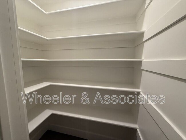 Building Photo - 3718-3718 Brinker Ave