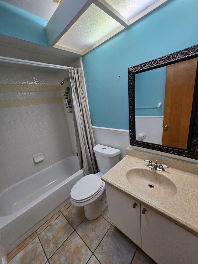 Building Photo - Springtree - Beautiful, spacious home