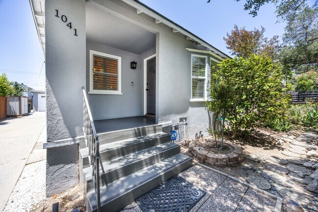 Building Photo - Charming Renovated Pasadena Home with Exceptional Outdoor Space