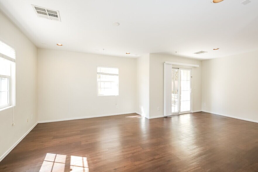 Building Photo - 7453 Showy Ct