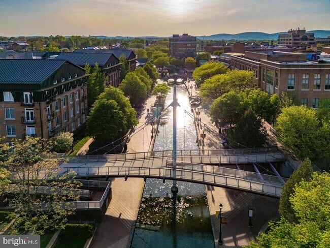 Building Photo - 10 W All Saints St