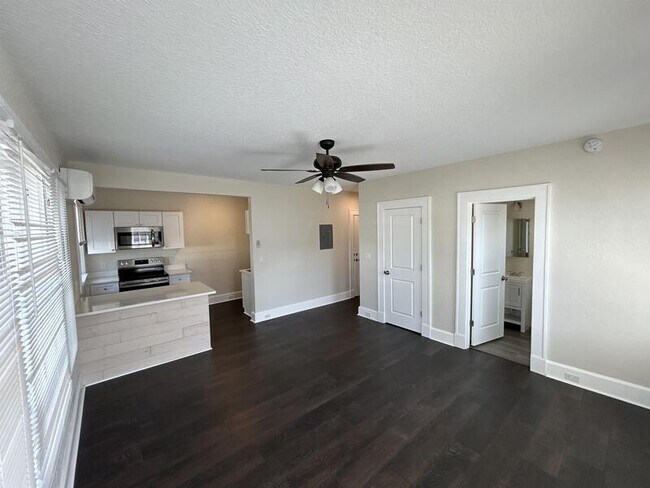 Building Photo - 808 13th St N