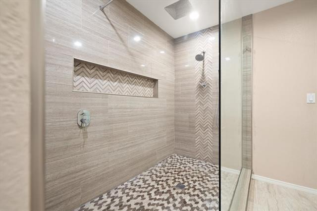 Building Photo - 2123 Wilson Dr