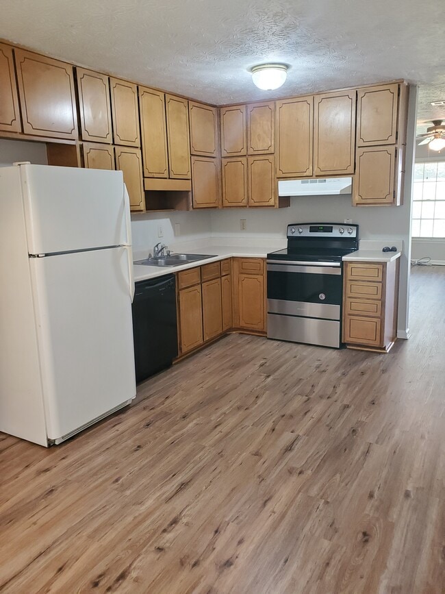 Building Photo - 330 Chase Dr