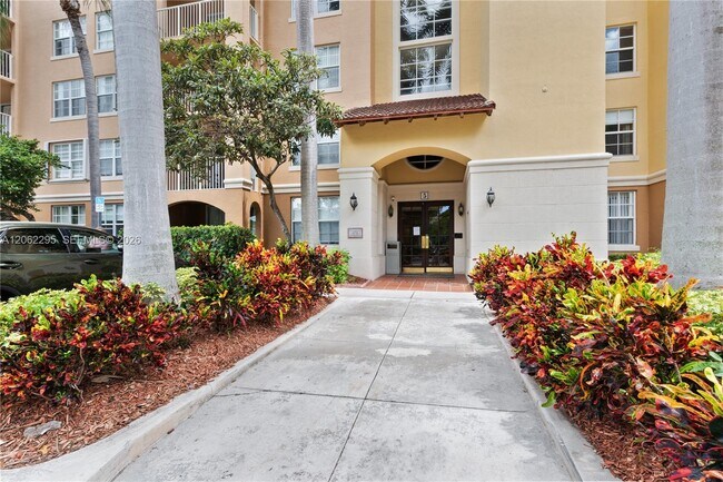 Building Photo - 19701 E Country Club Dr