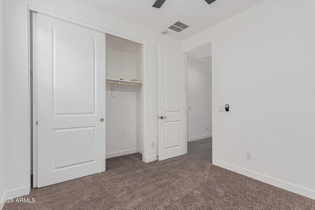 Building Photo - 305 E Leland Rd