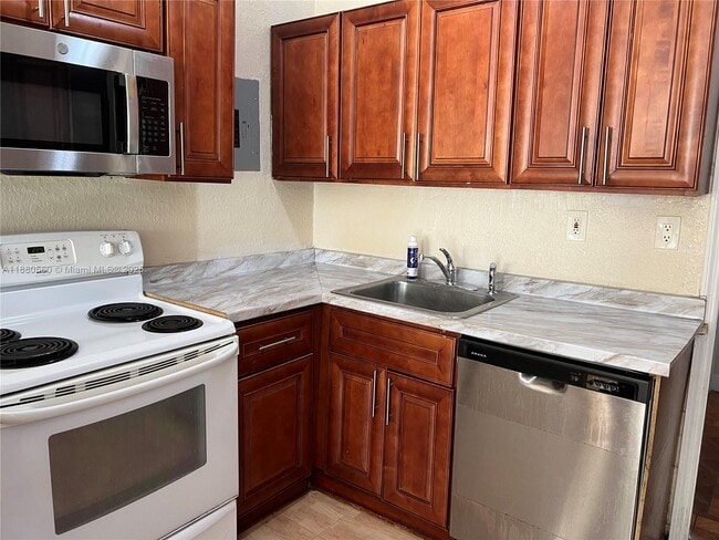 Building Photo - 931 NW 34th Way