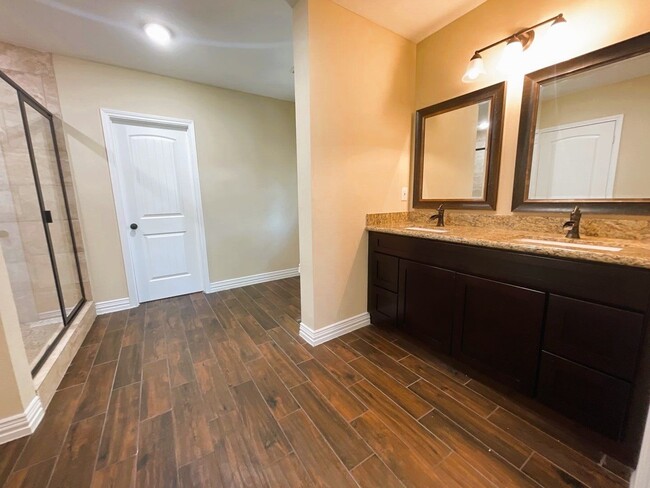 Building Photo - 24514 Sunny Glen Dr