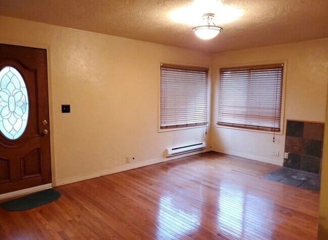 Building Photo - Charming Eastside Olympia Home Move-in goal June 5th .