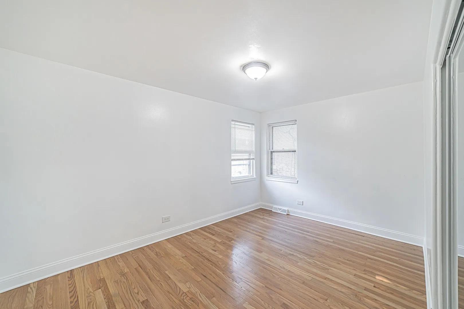Building Photo - 7530 N Oakley Ave