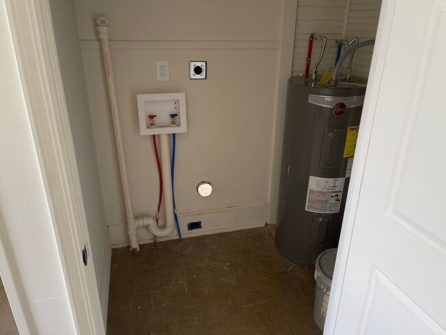 Building Photo - 908 1st Ave