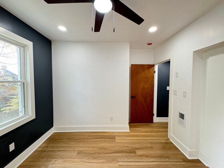 Building Photo - 5834 Phillips Ave