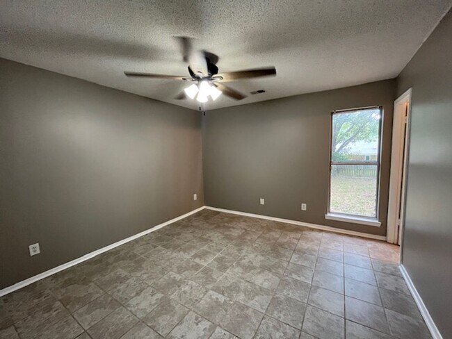 Building Photo - Renovated 3 Bedroom 2 Bath Home for Rent!!
