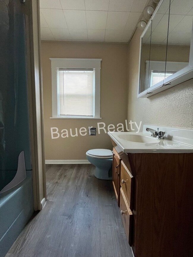 Building Photo - Three Bedroom Near Brookside Park