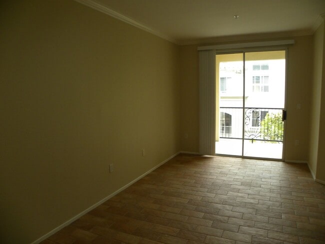 Building Photo - Watermarke Condo 1bed 1 bath