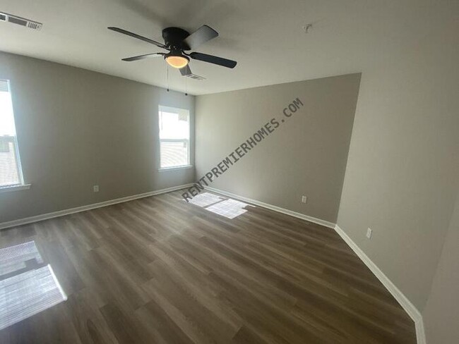 Building Photo - 1307 Lee Mac Dr