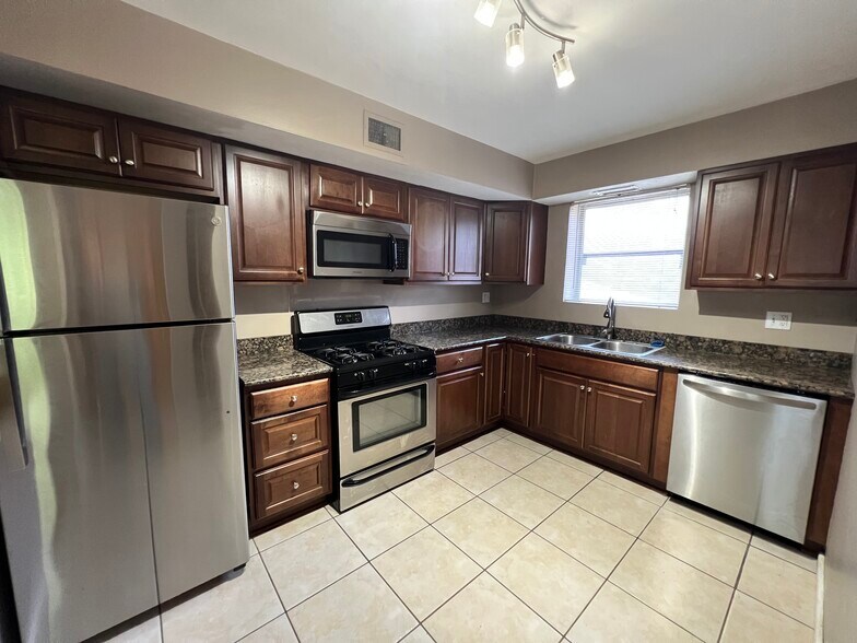 Building Photo - 1104 Ralph Ter