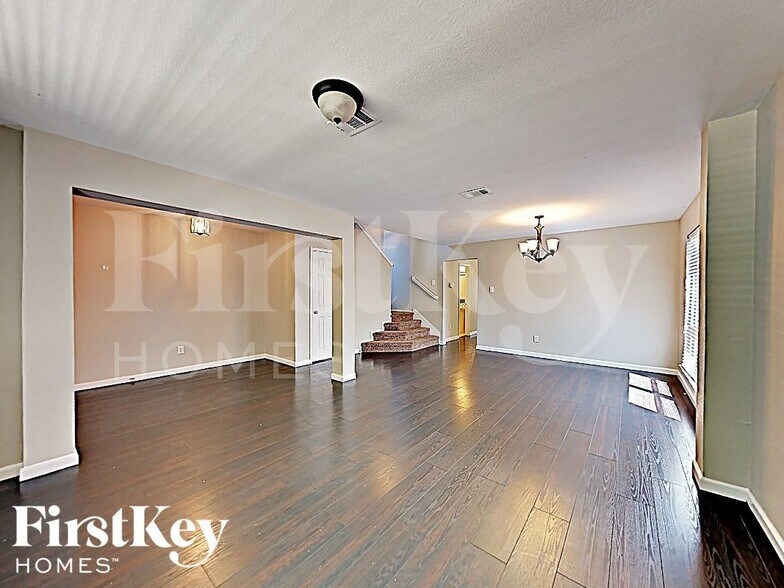 Building Photo - 724 Bamboo Dr