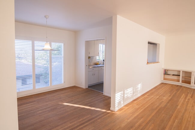 Building Photo - 306 Mockingbird Ln